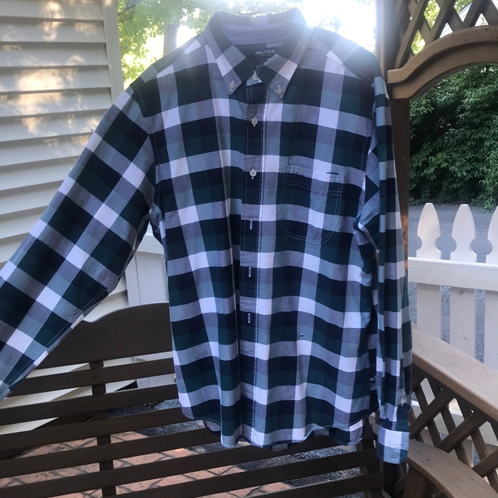 Men’s Nautica Shirt Large. Slight Damage.